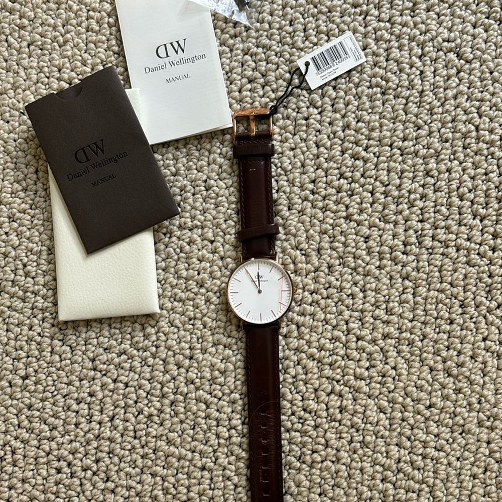 Never worn new with tags Daniel Wellington watch